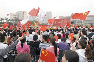 卢：有小卡&乔治&哈登在场 鲍威尔会有很多很好的投篮机会